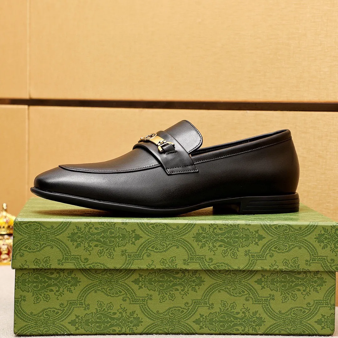 Men's shoes 💰460 💐 Product trademark: GUCCI "Gucci" casual leather shoes Regular size: 39-45 (38.45🉑️customized) Product materials: Selected imported first-layer calfskin embossed upper + luxury hardware buckle, imported cowhide leather lining. Strong three-dimensional visual effect, rubber outsole Color: 1⃣️color optional